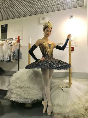 what to wear to swan lake ballet: should you go in formal attire or something more casual?